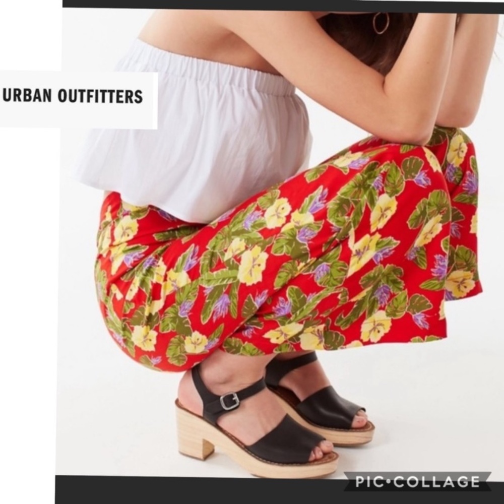 ⭐️ URBAN OUTFITTERS LEILANI FLORAL FLARE WIDE PANTS 0 - Picture 2 of 8